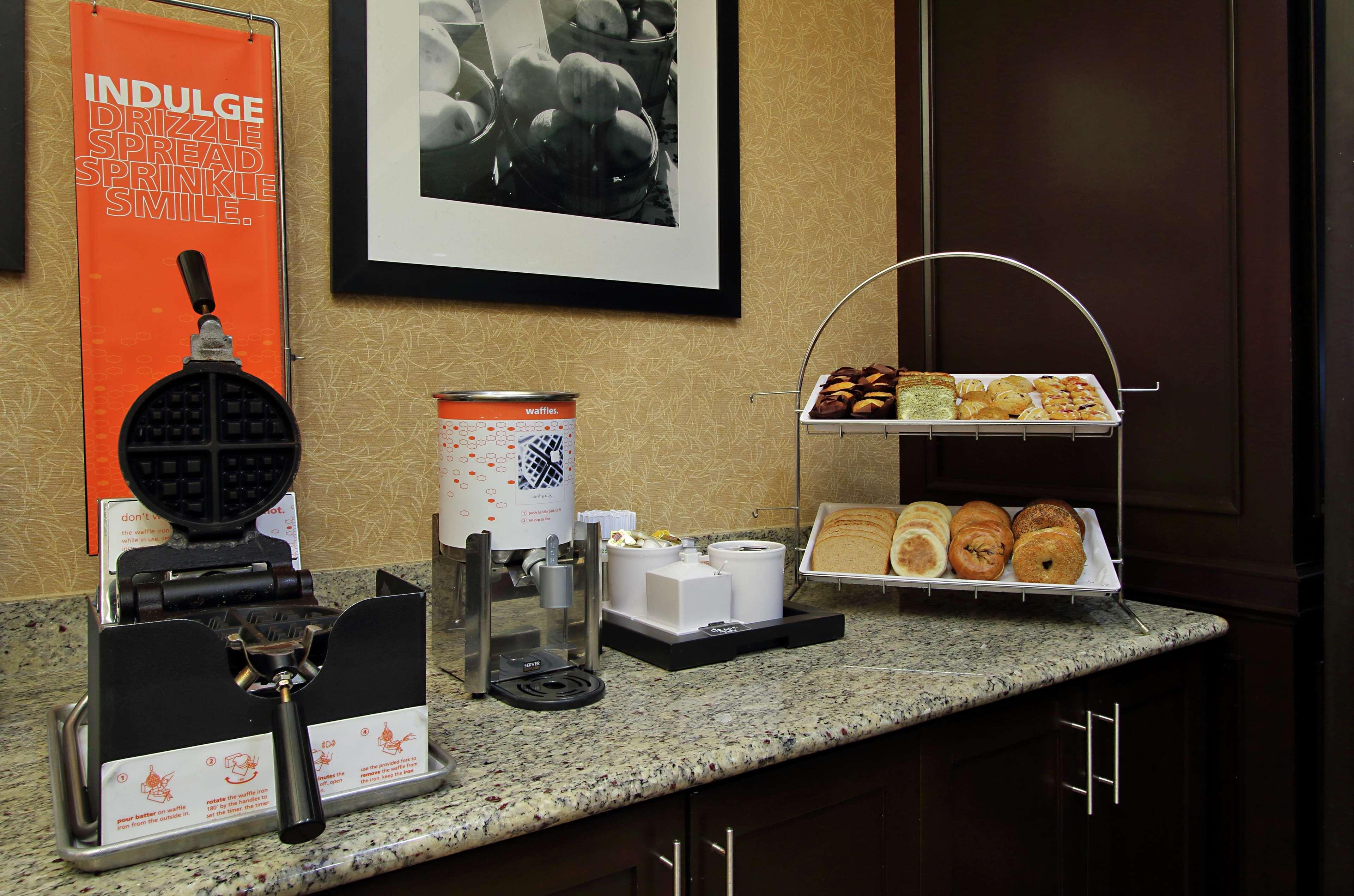 Hampton Inn & Suites Buffalo Buitenkant foto