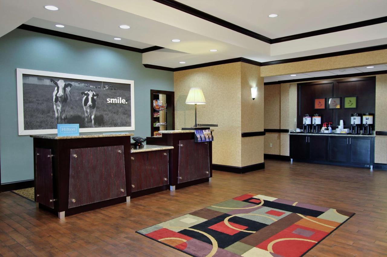 Hampton Inn & Suites Buffalo Buitenkant foto